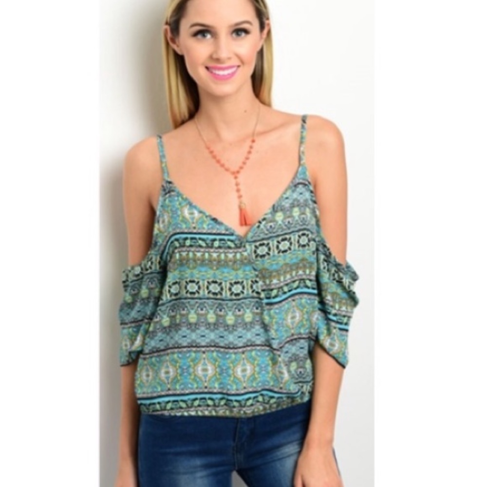 ❥Hipster Off The Shoulder with Fitted Bottom Top. - Picture 2 of 6